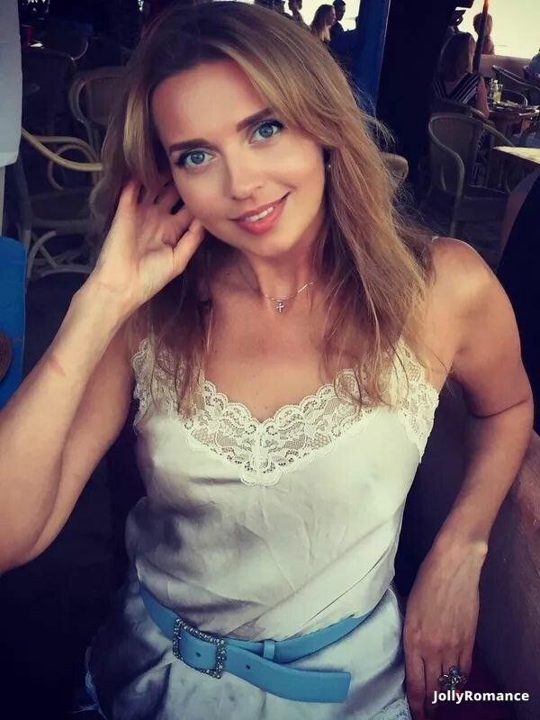 Veronika, 37