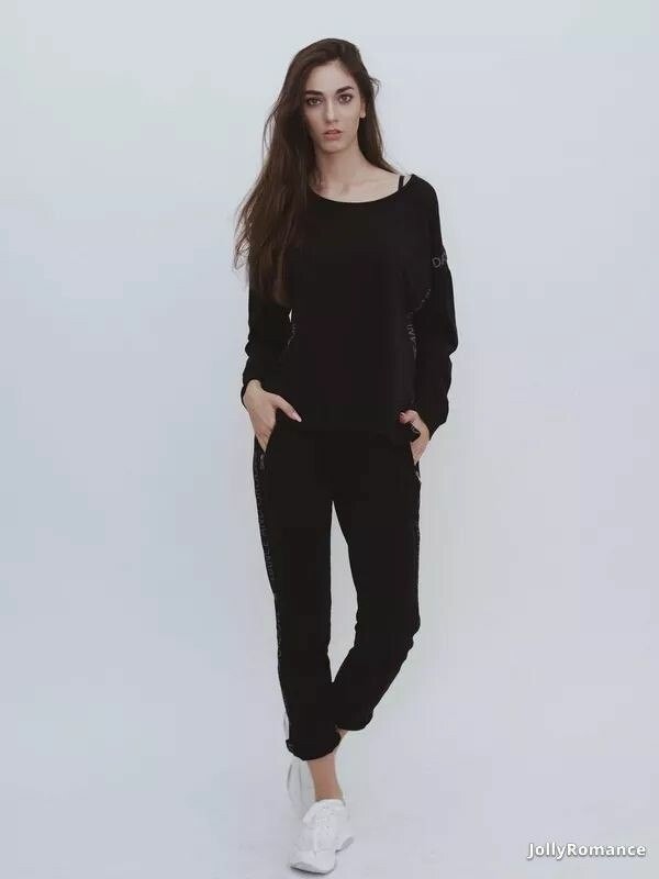 Elena Profile image 2