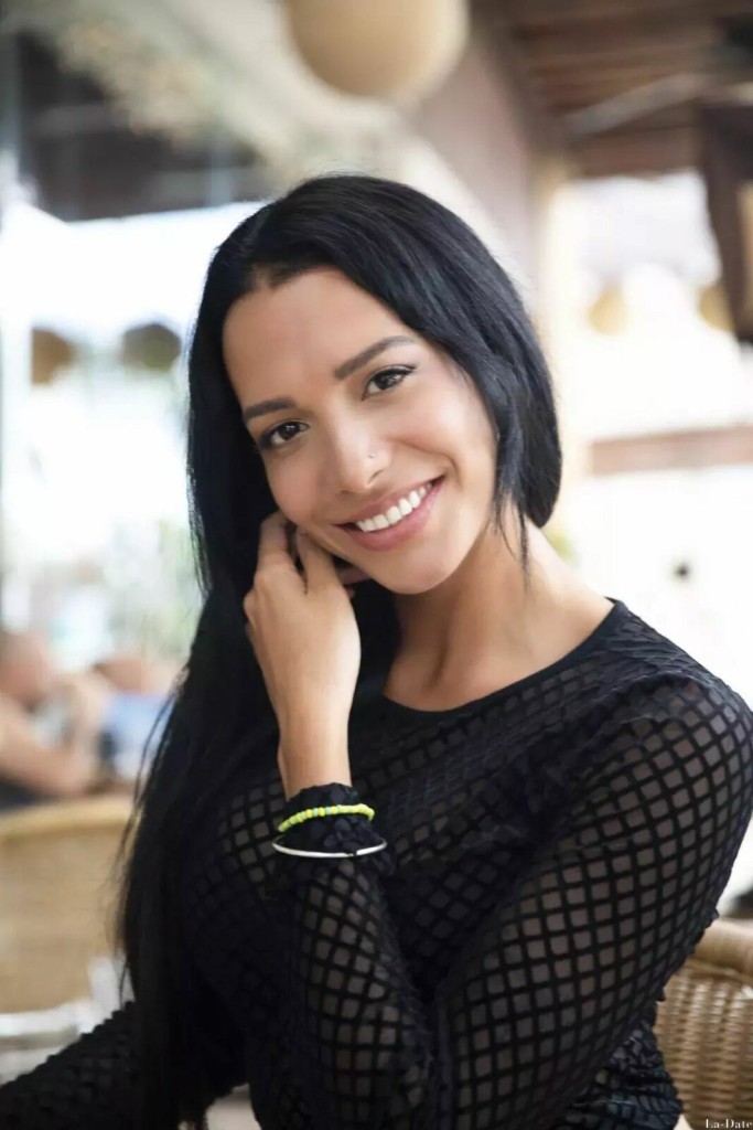 Veronica Profile image 9