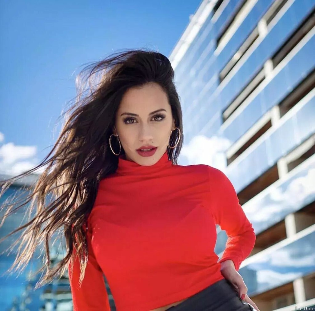 Alina Profile image 8