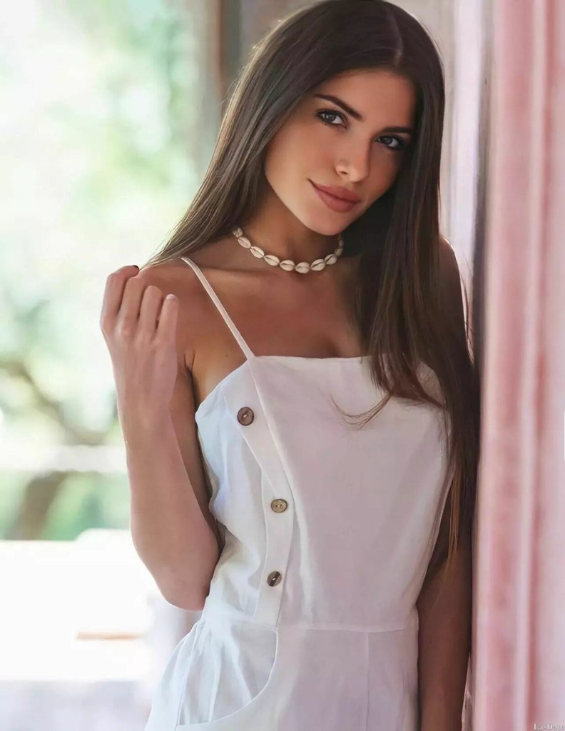 Roxana Profile image 3