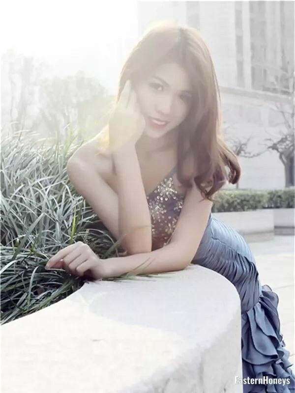 Lily Profile image 2