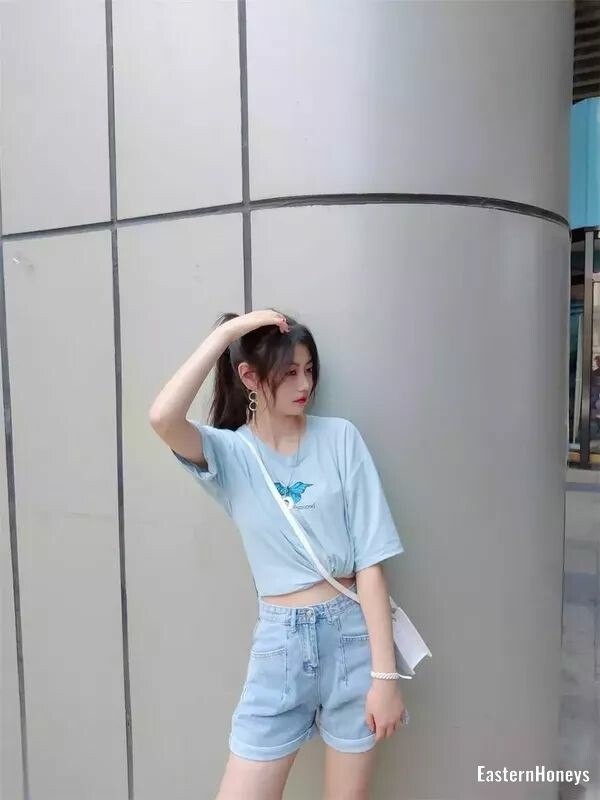 Yiyi Profile image 2