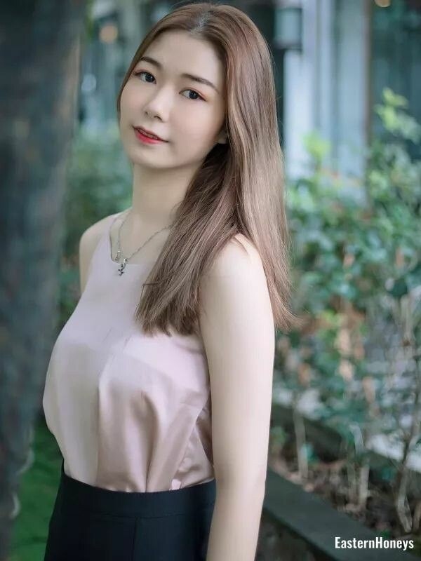 Rose Profile image 3